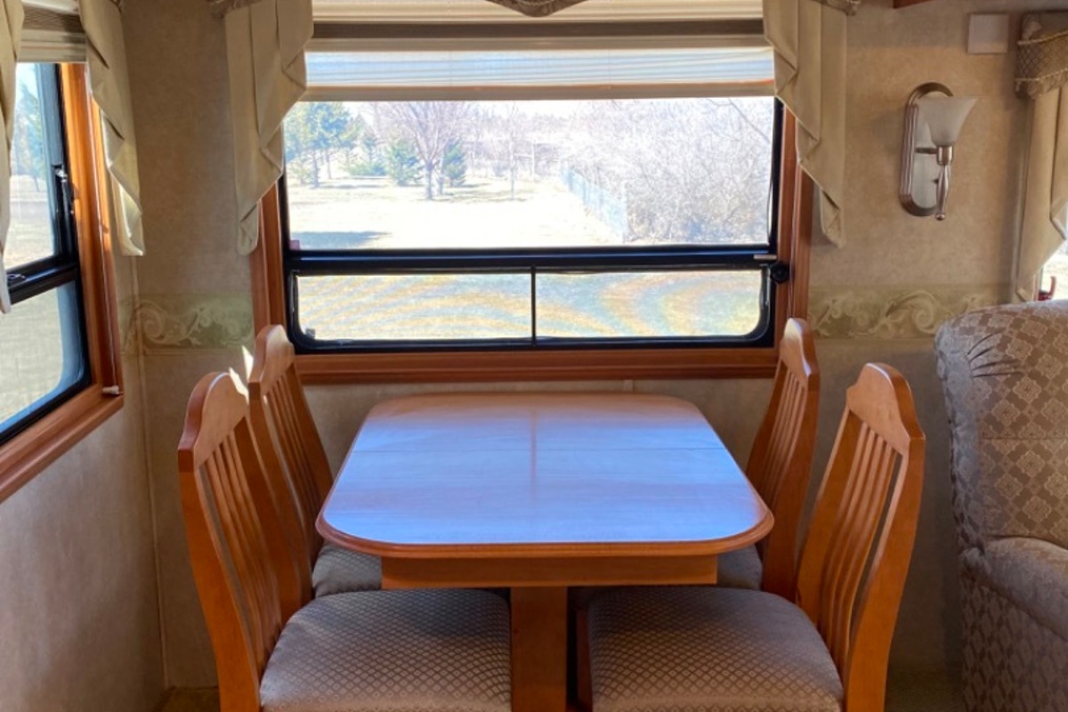 2005 Double Tree Mobile Suites Gold, 2
