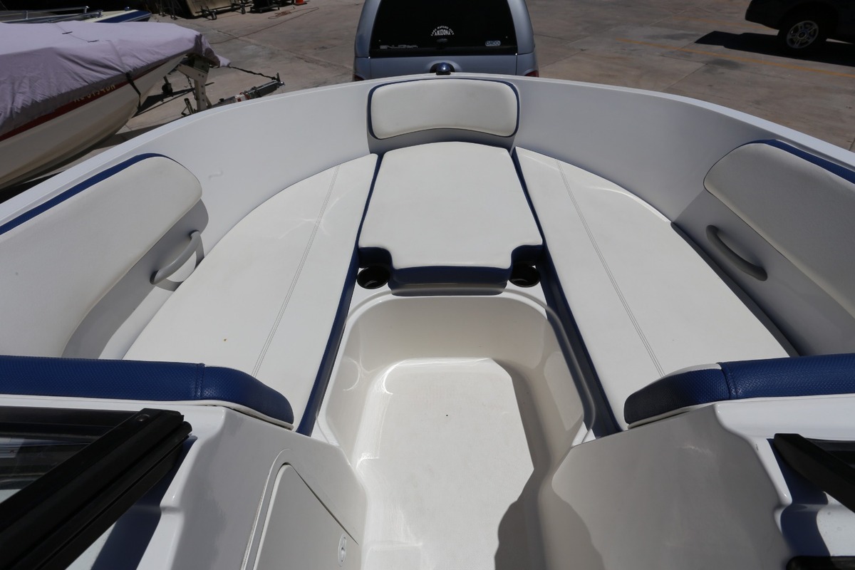 2016 Bayliner VR5, 12