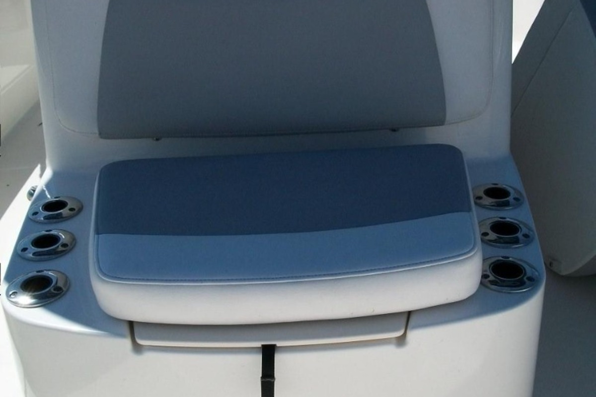 2014 Boston Whaler 210 Dauntless, 18