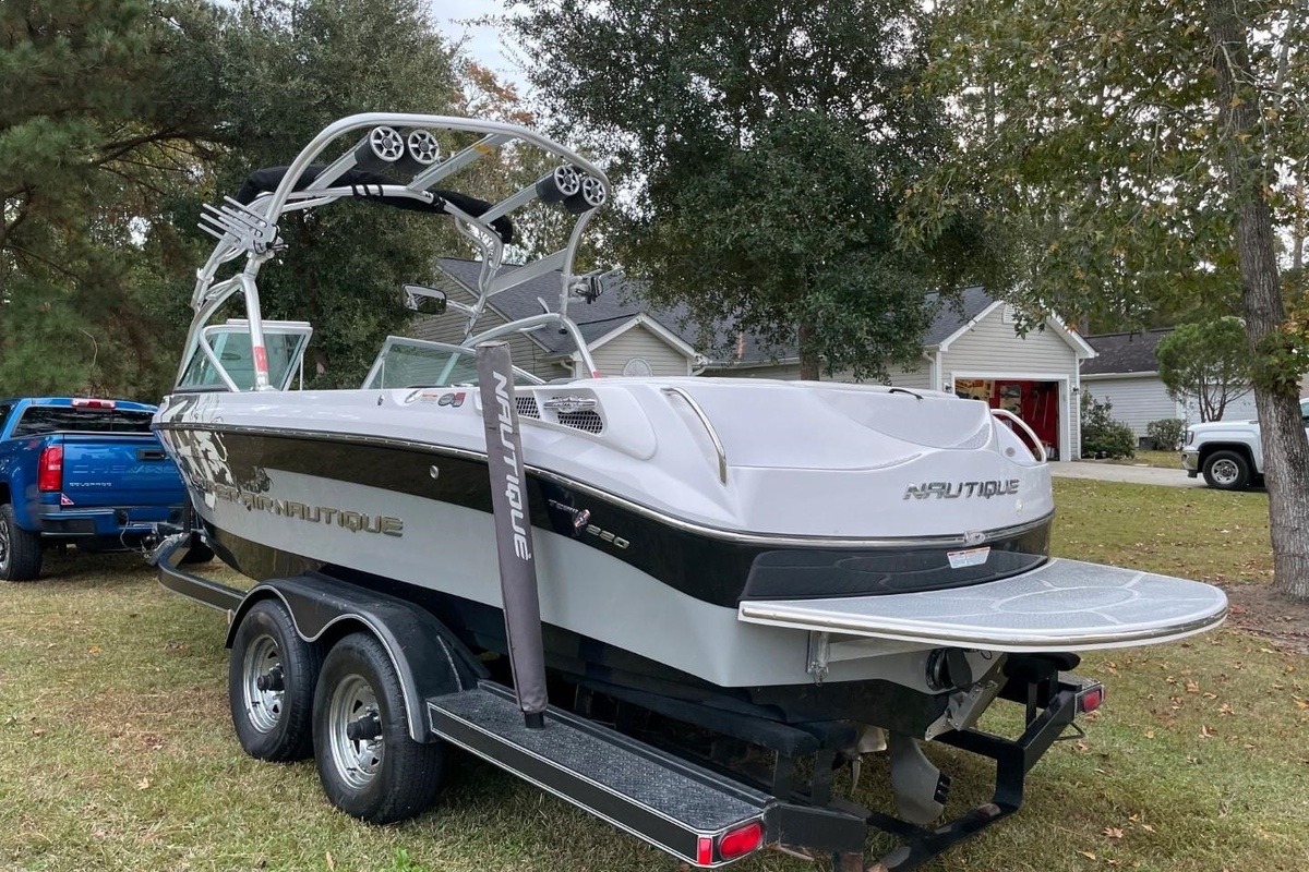 2008 Correct Craft Super Air Nautique 220, 2