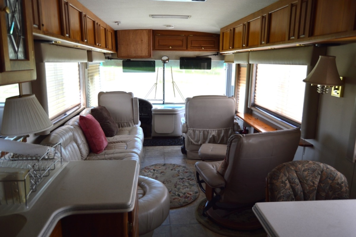 1996 Foretravel U320, 9