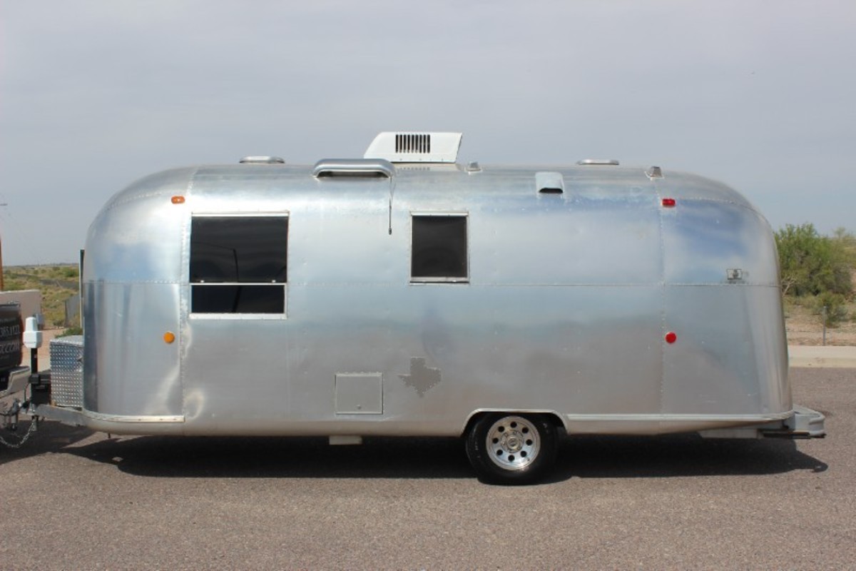1968 Airstream Safari Land Yacht, 1