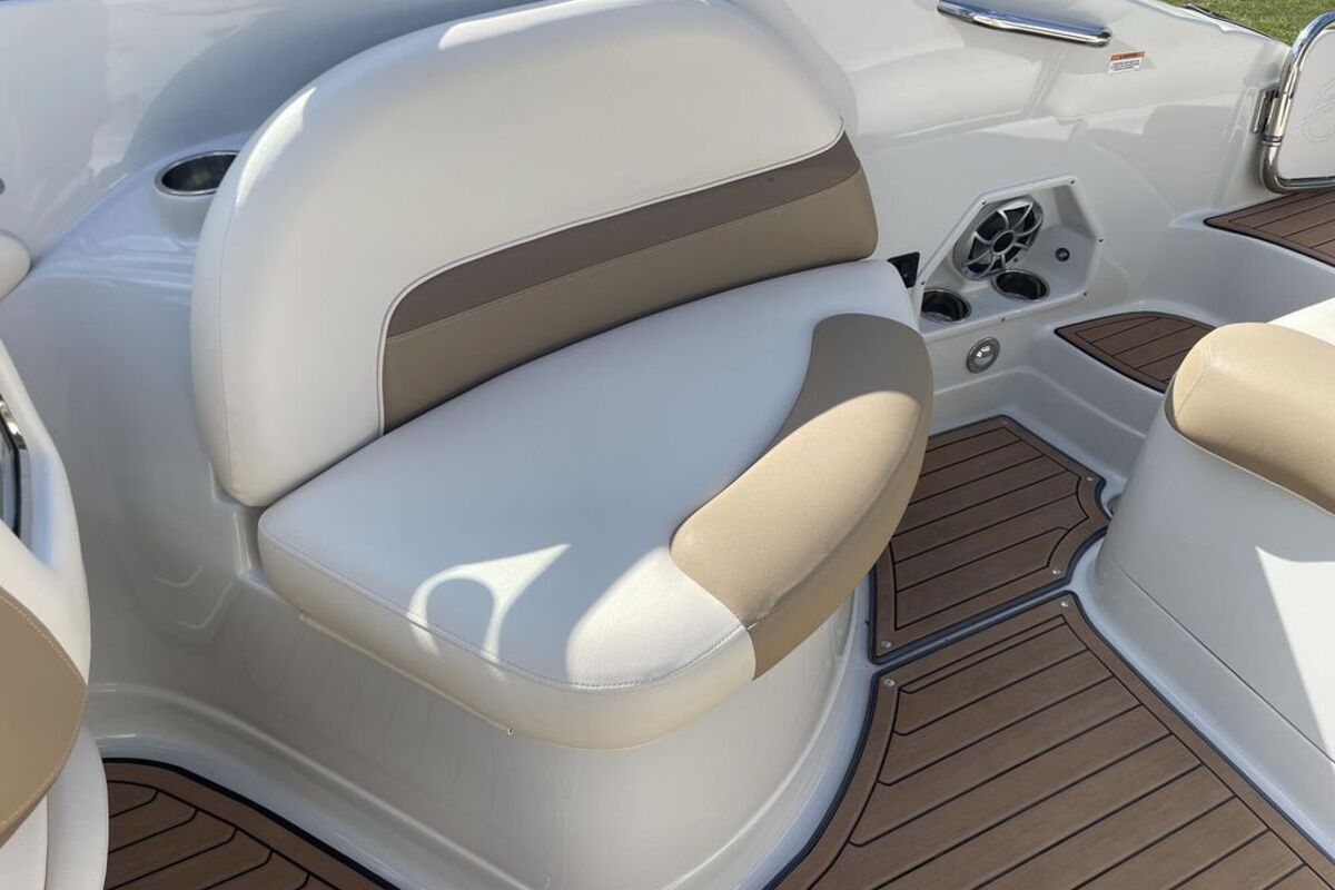 2017 Crownline E4, 4