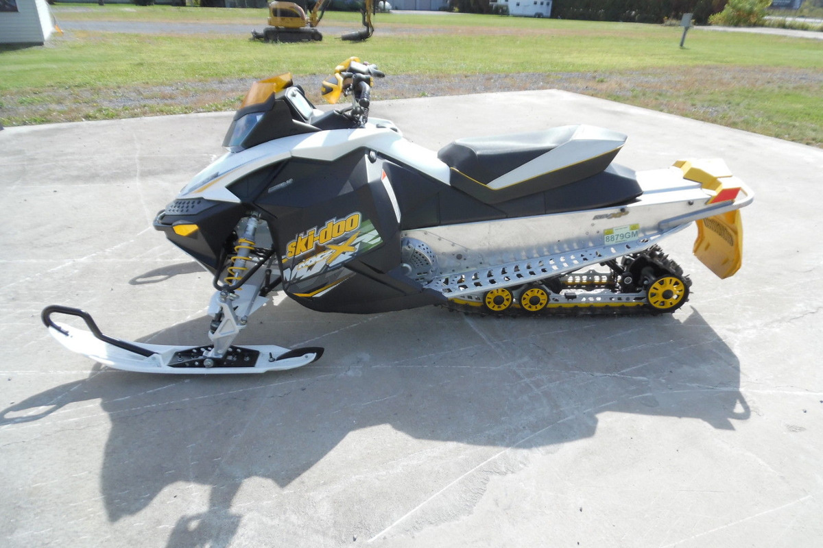 2009 Ski-Doo MXZ X, 1