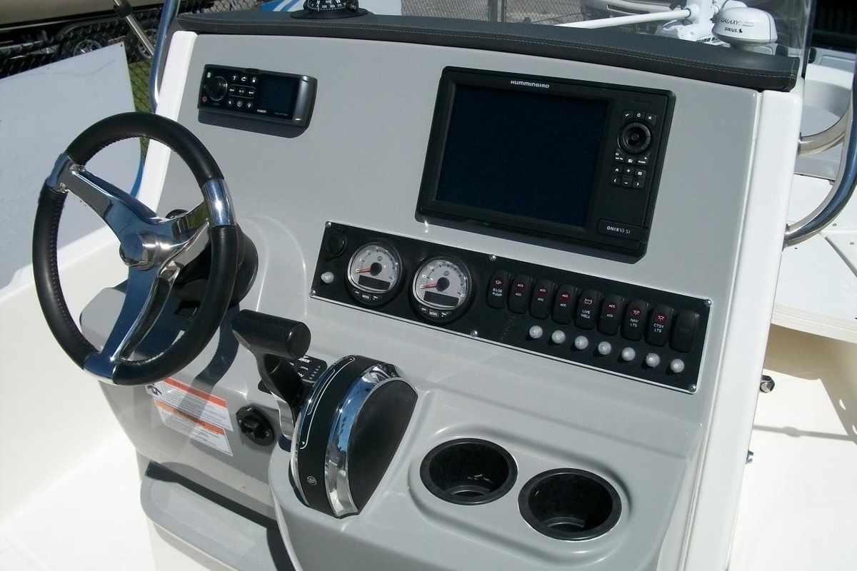2014 Boston Whaler 210 Dauntless, 21
