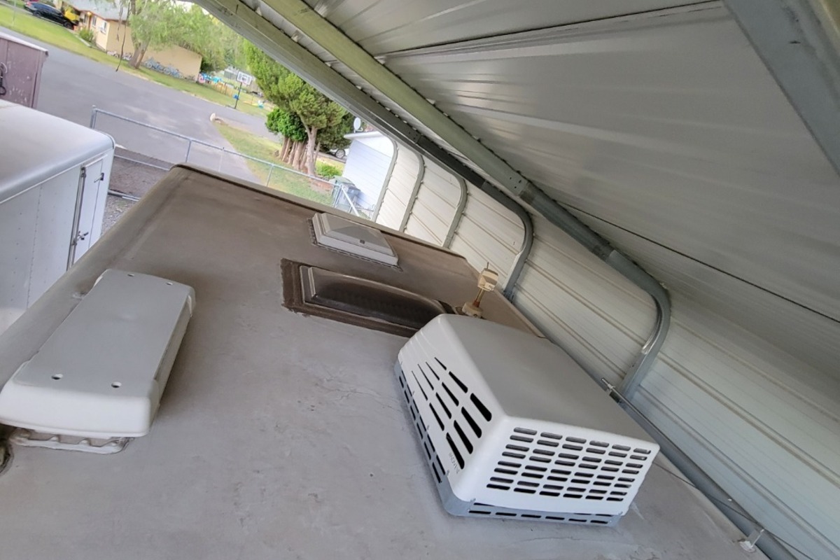 1995 Bigfoot camper 9.11 3000, 2