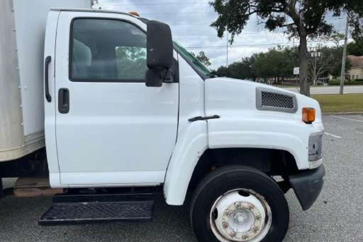 2005 GMC Topkick C5500 C5C042, 5