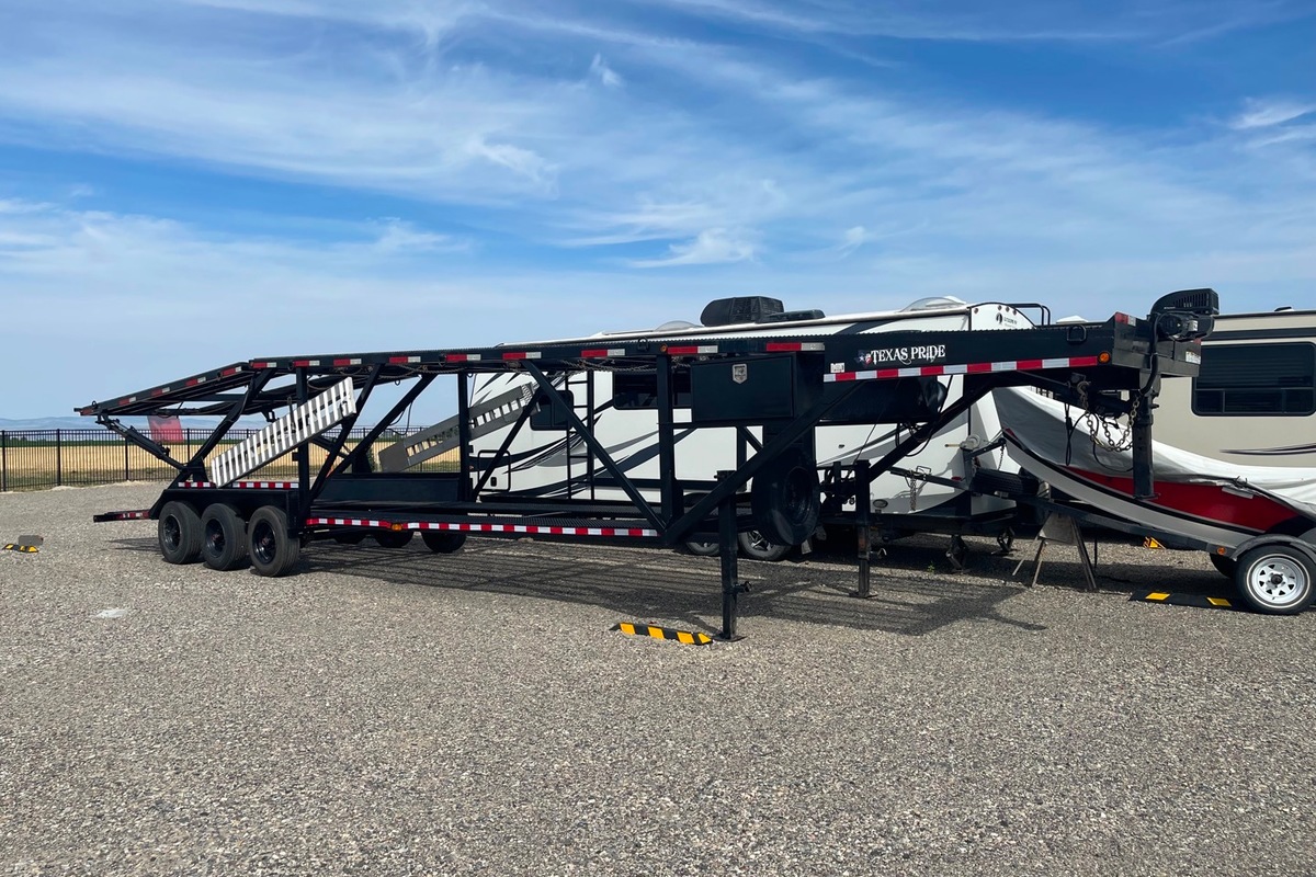 2018 Texas Pride 5 Car Hauler Gooseneck, 0