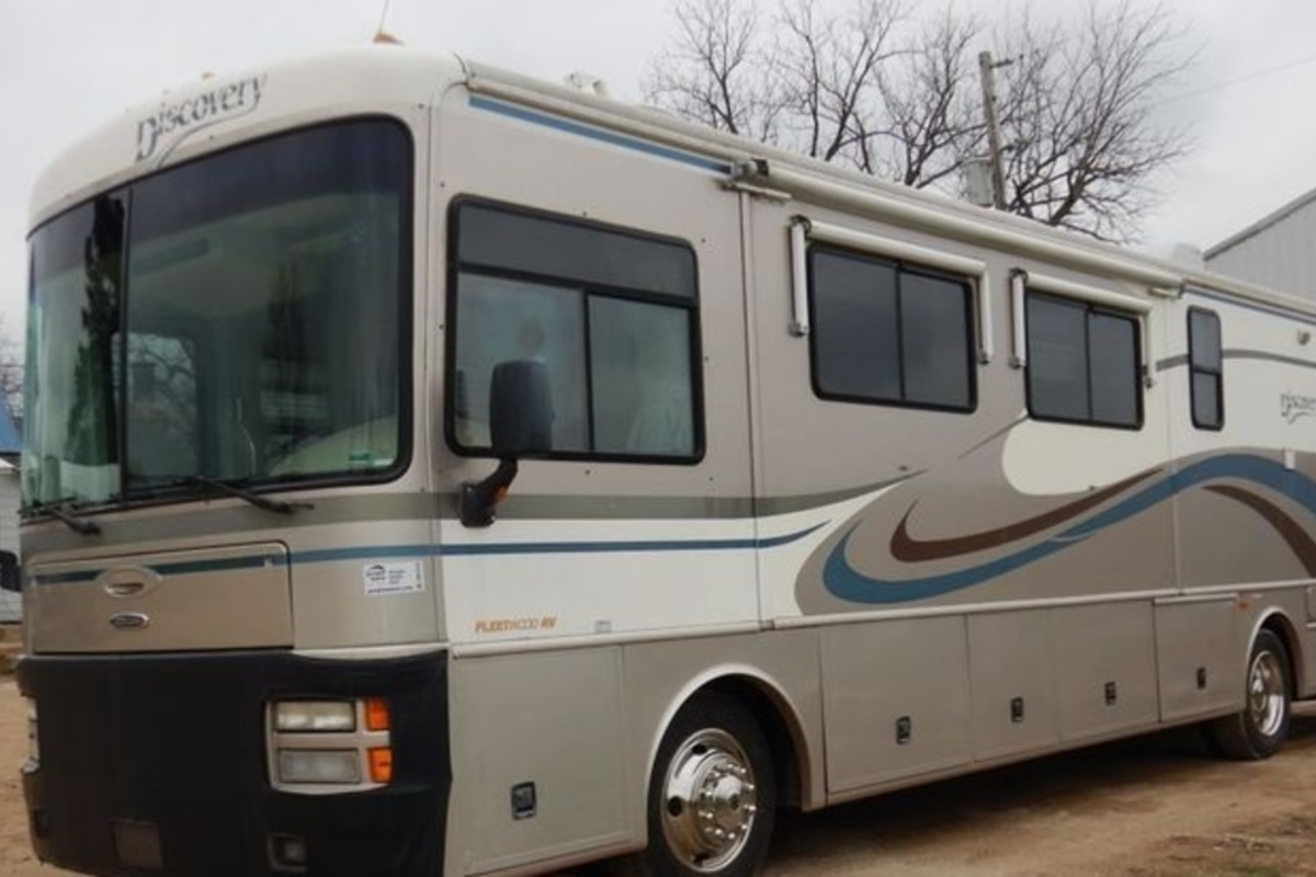 2000 Freightliner Fleetwood Discovery RV, 6