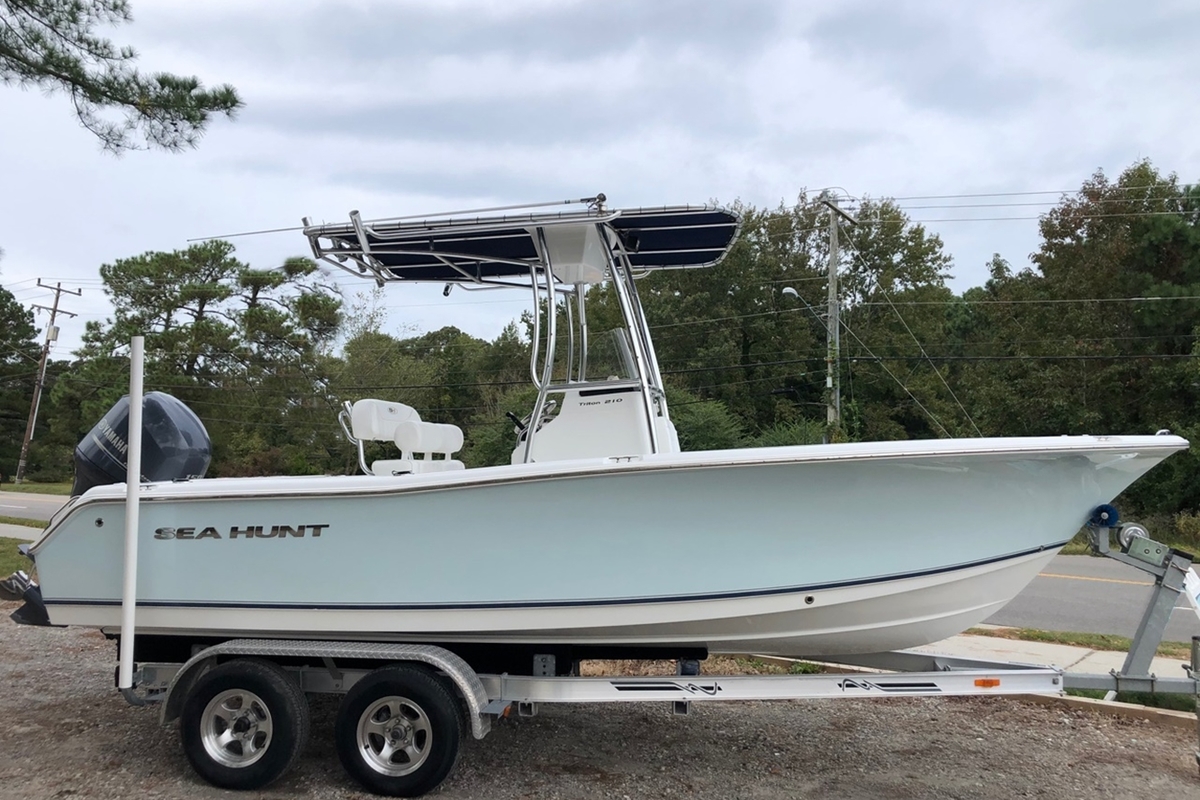 2014 Sea Hunt Triton 210, 3