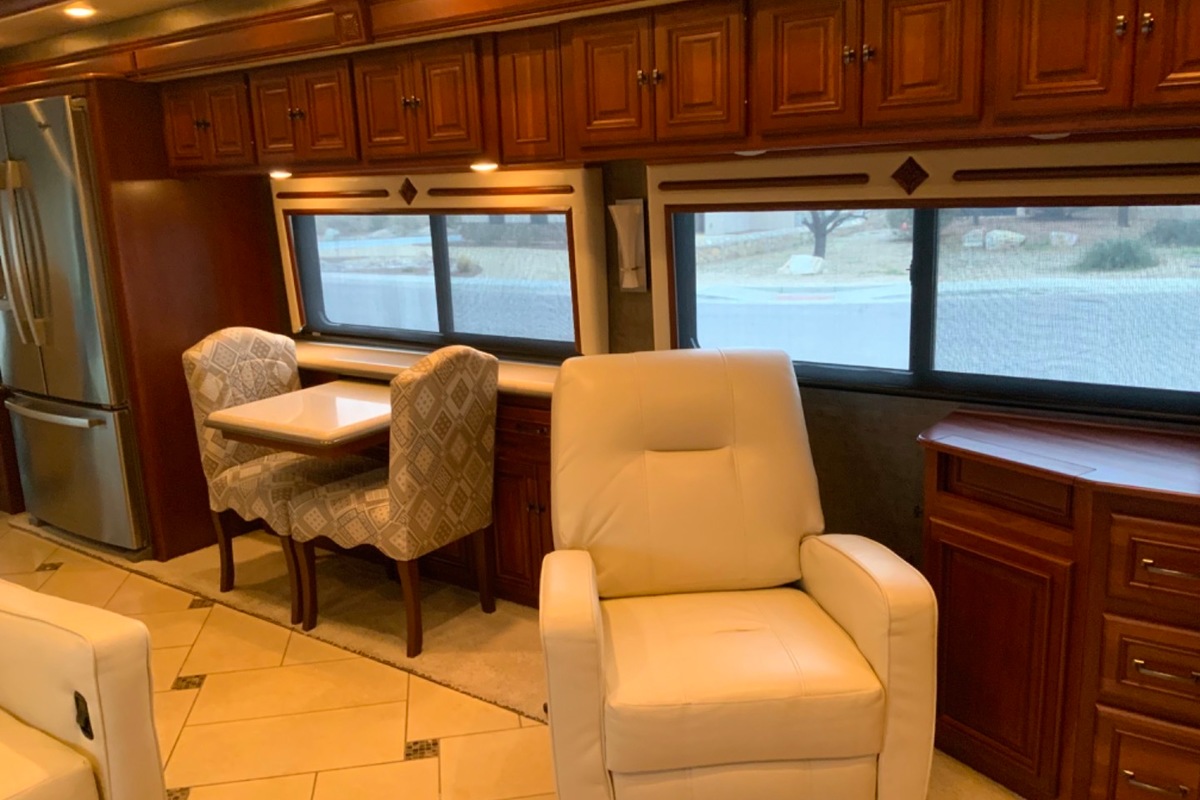2013 Winnebago Tour 42GD, 13