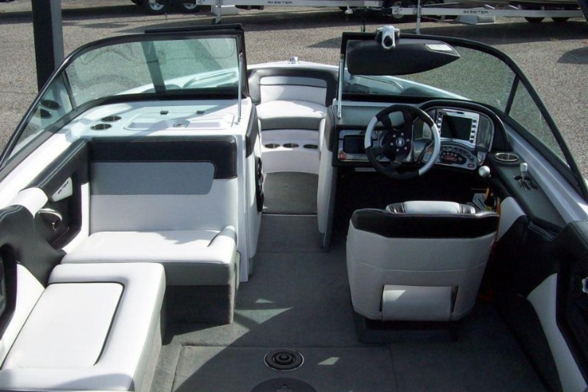 2011 Correct Craft Sport Nautique 200, 13