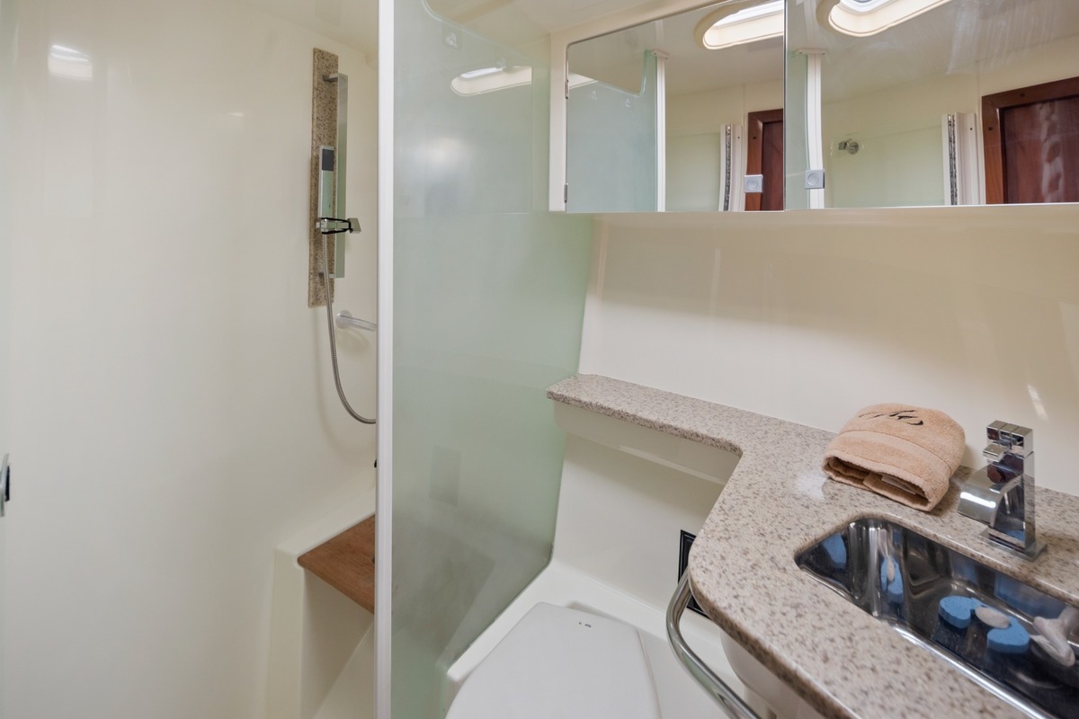 2012 Monterey 41 Sports Yacht, 10