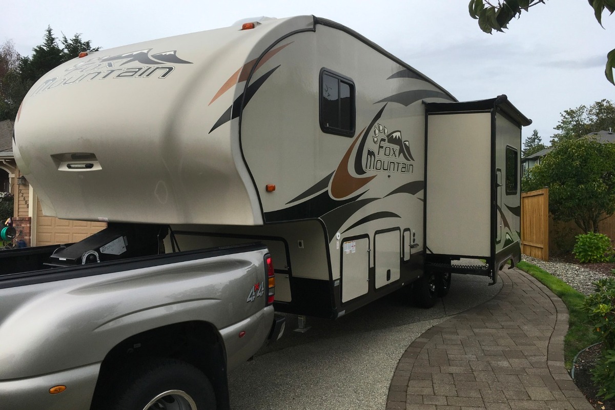 2017 Fox Mountain 235RLS, 2