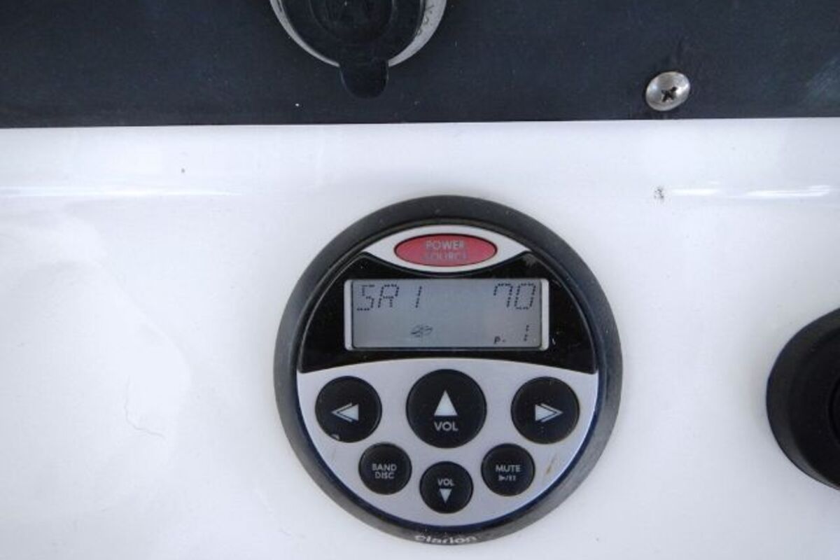 2006 Boston Whaler 320 Outrage Cuddy Cabin, 15