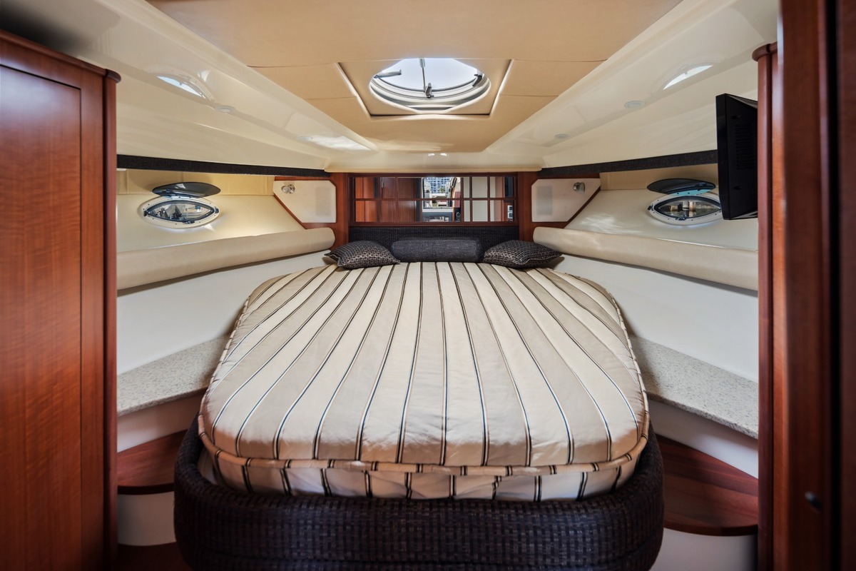 2012 Monterey 41 Sports Yacht, 9