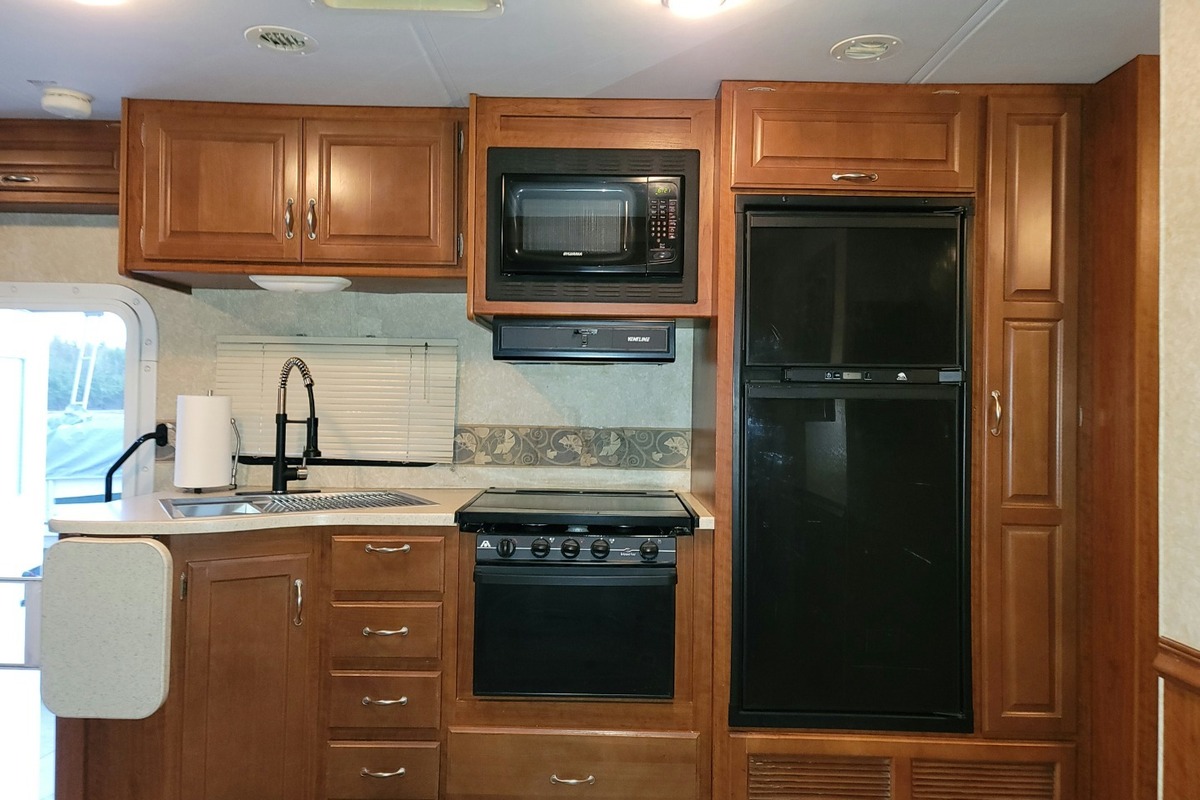 2007 Four Winds Hurricane 32R, 8