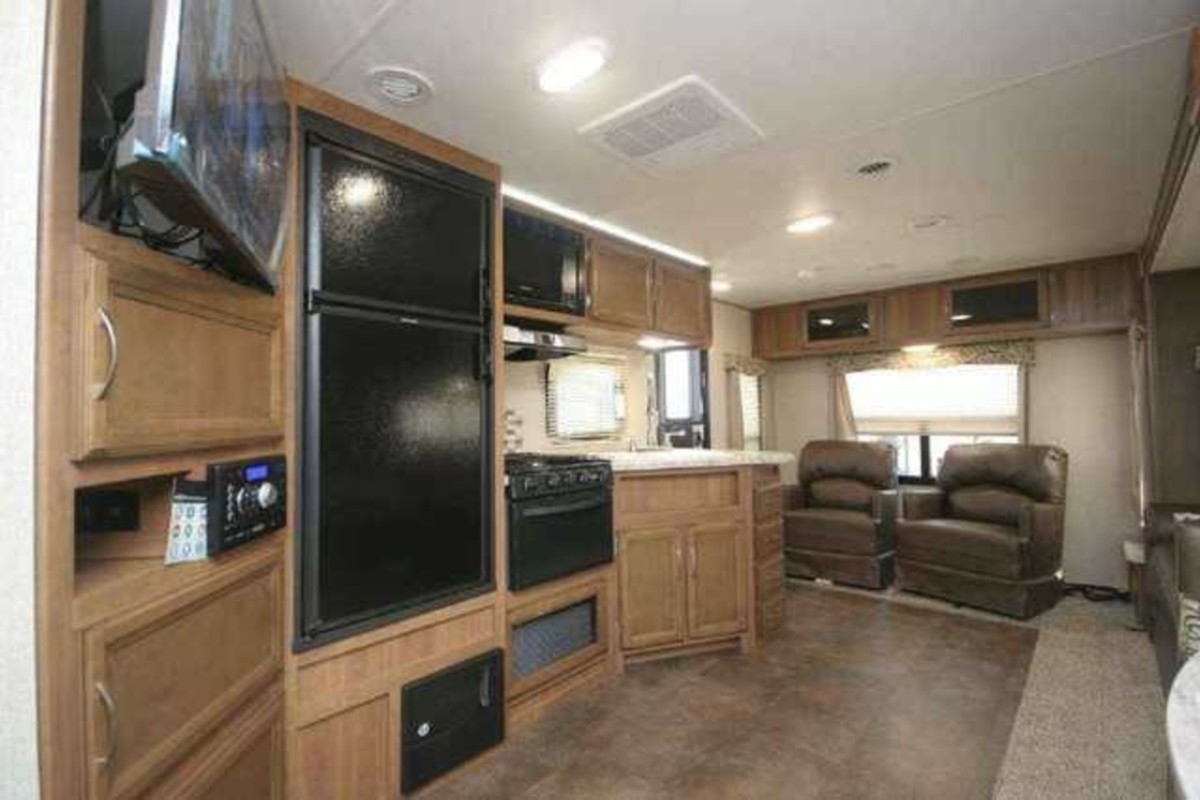2017 Coachmen Apex Ultra-Lite 279RLSS, 3