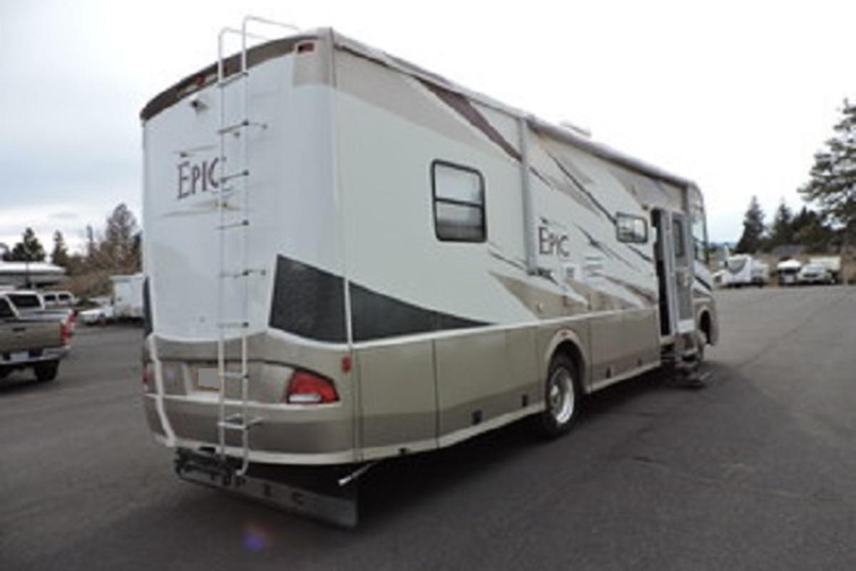 2006 Coachmen Epic 3480 DS, 3