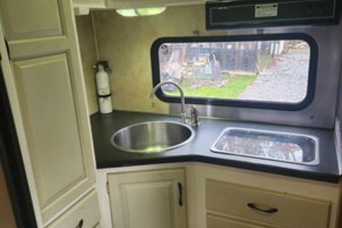 2012 Thor Majestic 19G, 7