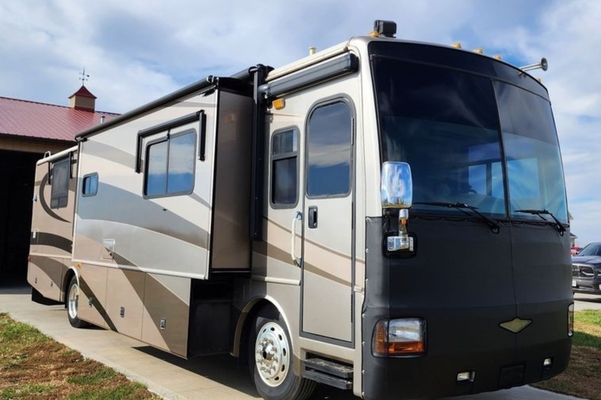 2004 Fleetwood RV, 2