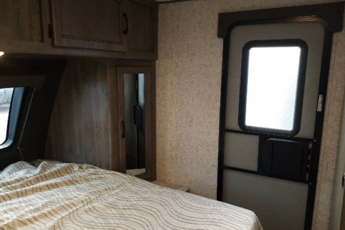 2017 Coachmen Apex Ultra-Lite 279RLSS, 13