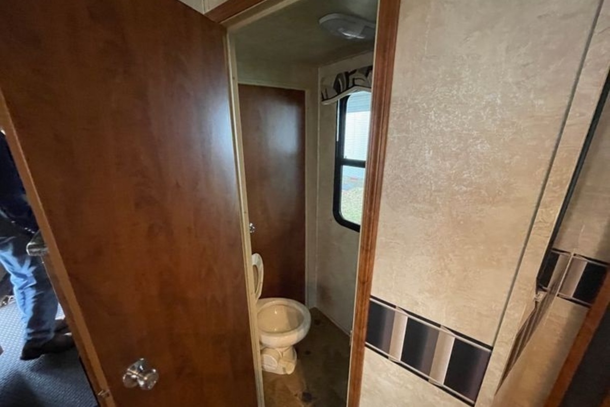 2010 Raptor 3912 toy hauler, 4