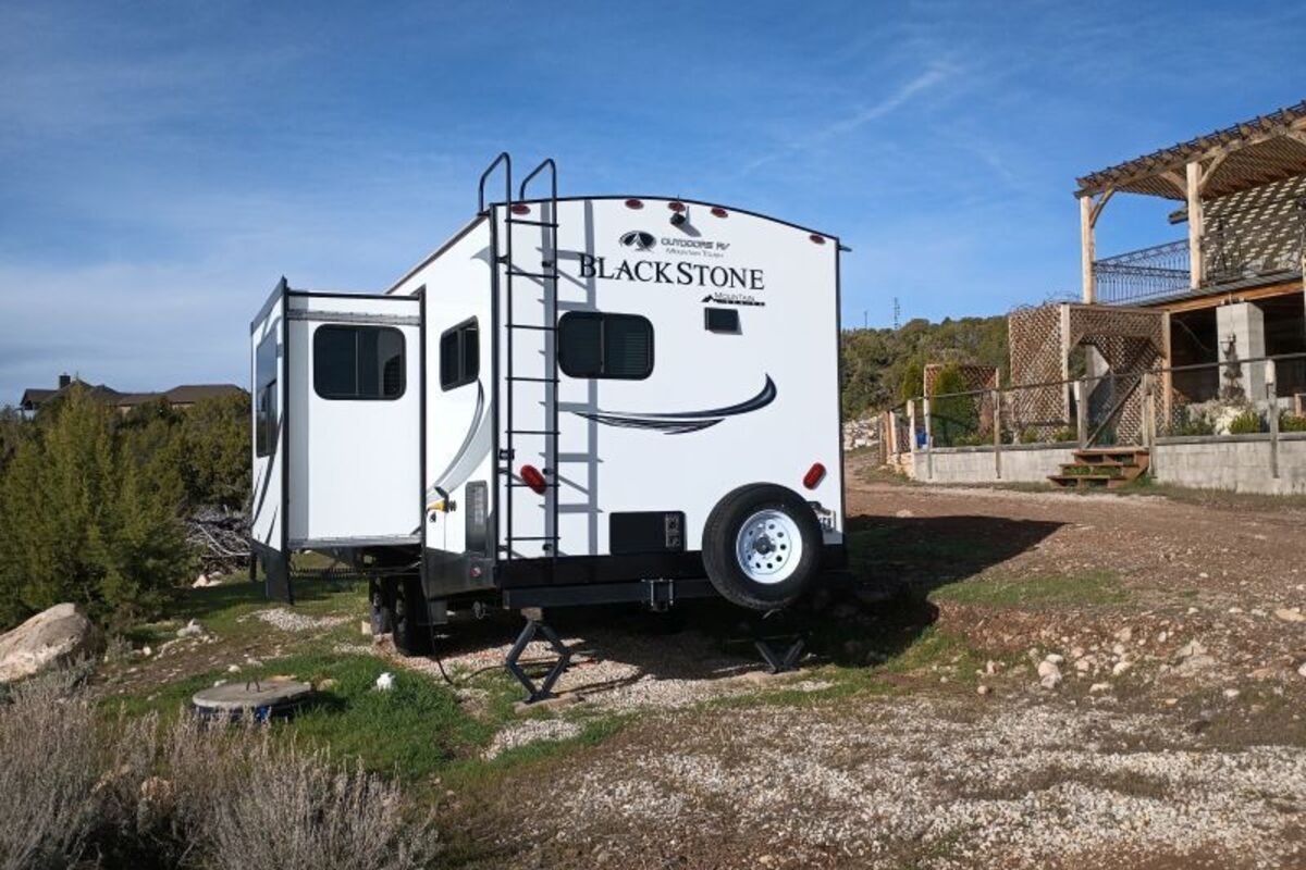 2017 Outdoors RV Mountain Series Blackstone 250 RKS, 5