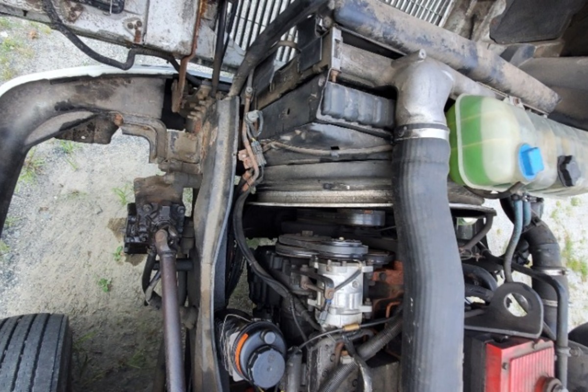 2001 Volvo VNL, 20