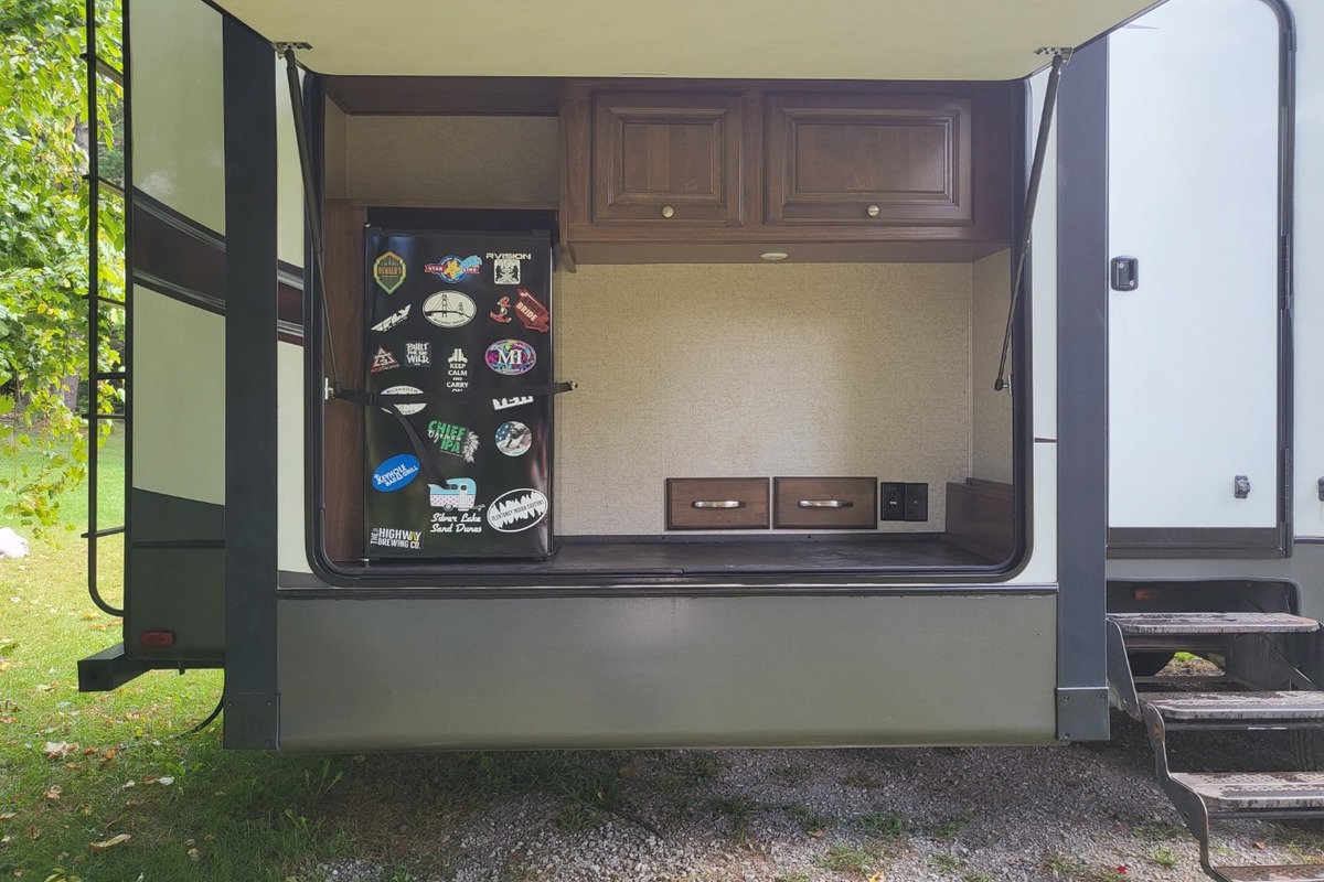 2016 Hartland Oakmont 375QB Quad Bunkhouse, 3
