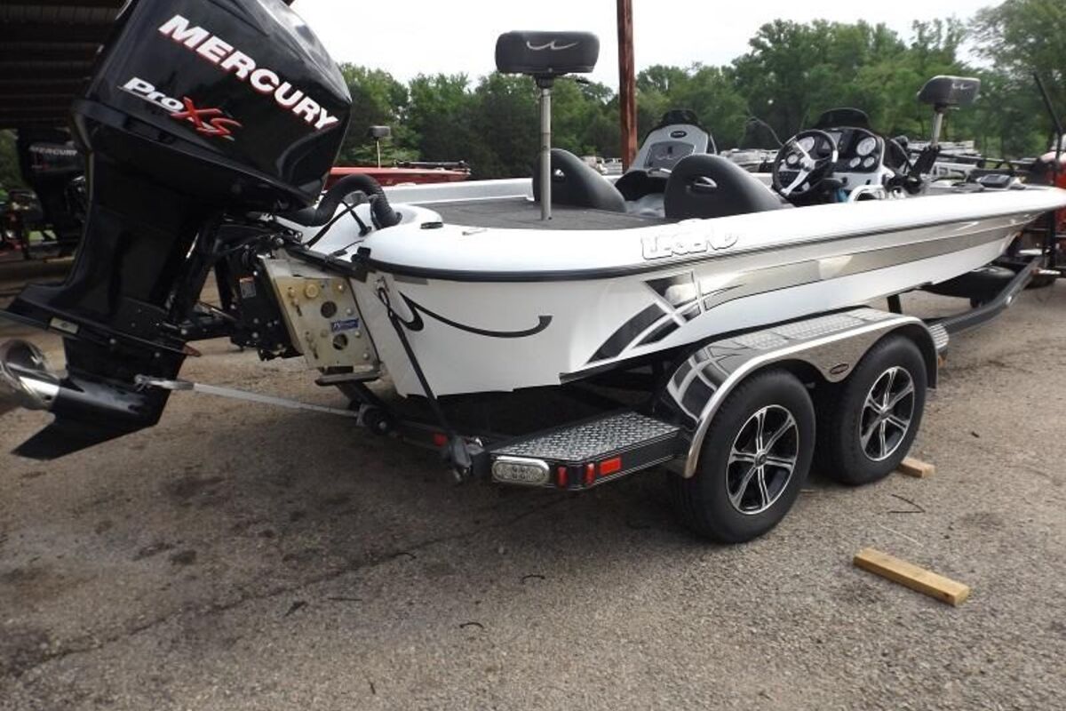 2012 Legend Boats Alpha 211 Dcx, 11