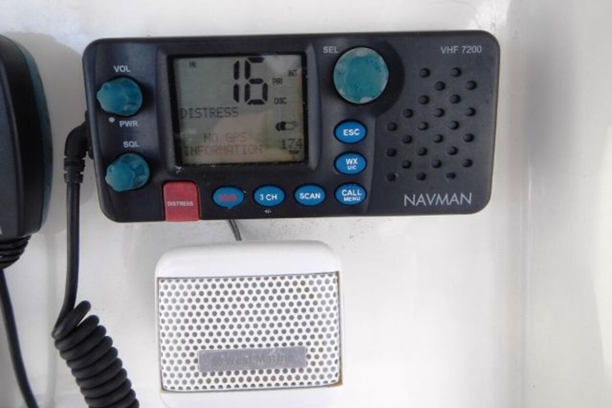 2006 Boston Whaler 320 Outrage Cuddy Cabin, 14
