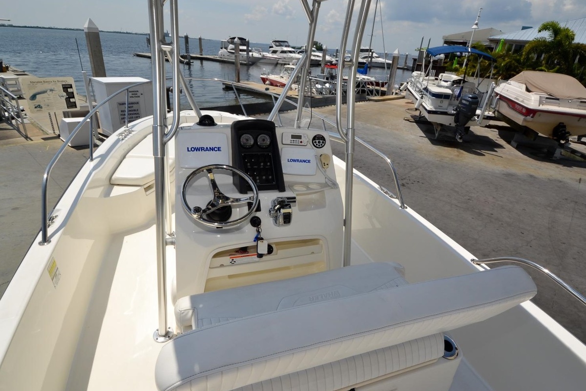 2009 Boston Whaler 230 Dauntless, 11