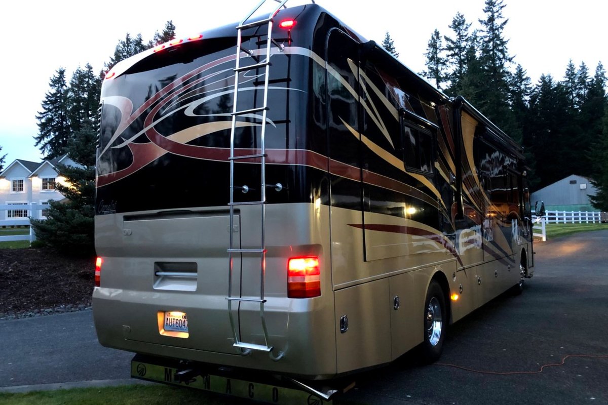 2008 Monaco Camelot 40PDQ, 2