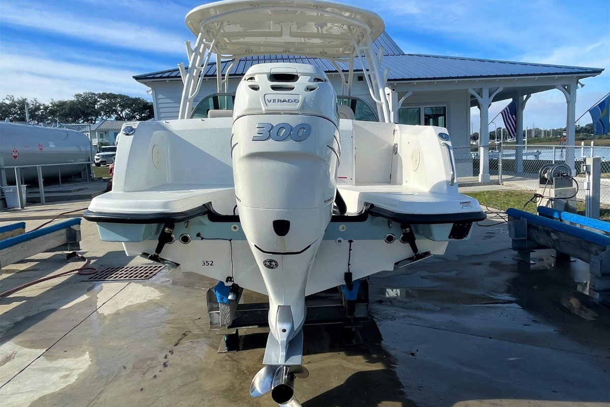 2016 Boston Whaler 230 Vantage, 2