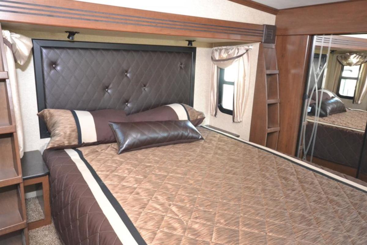 2014 Heartland Gateway 3300 ML Tan White Brown, 4