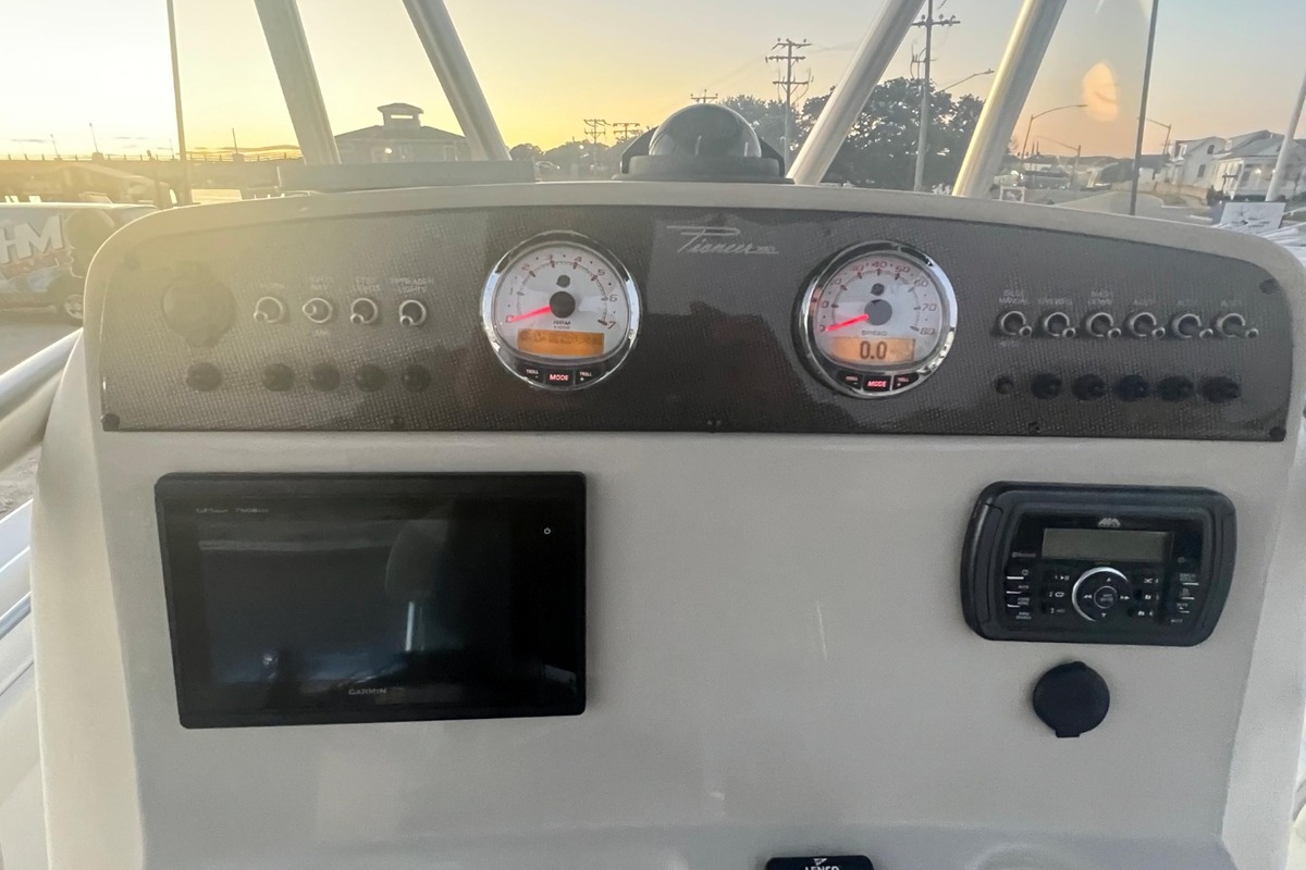 2016 Pioneer 222 Sportfish, 7