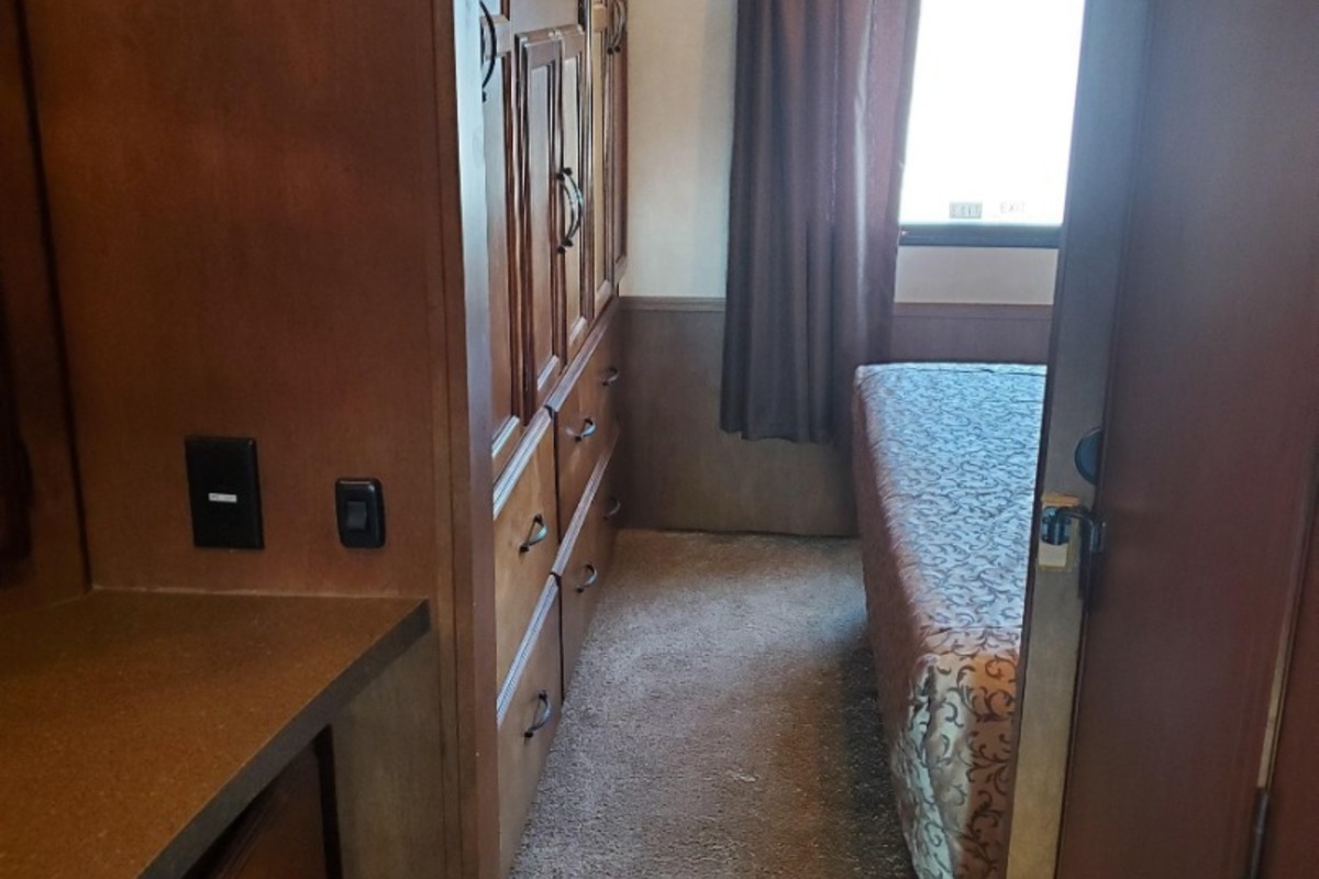 2013 Coachmen Mirada Series M-29 DS Ford V10, 8