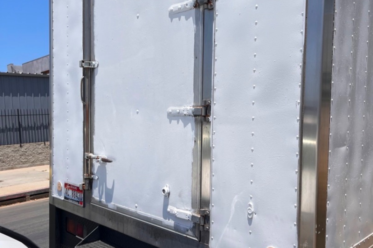 2004 Mitsubishi Fuso White, 0