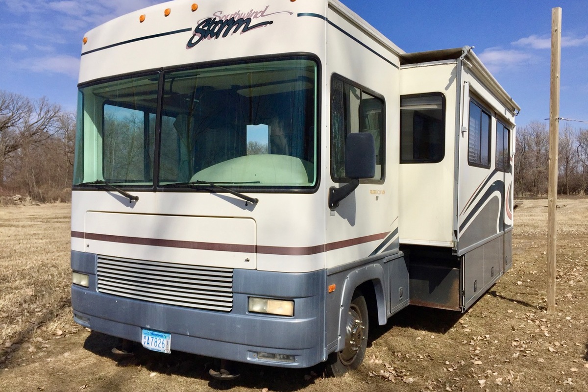 2000 Fleetwood Southwind Storm 34D in Coon Rapids, MN