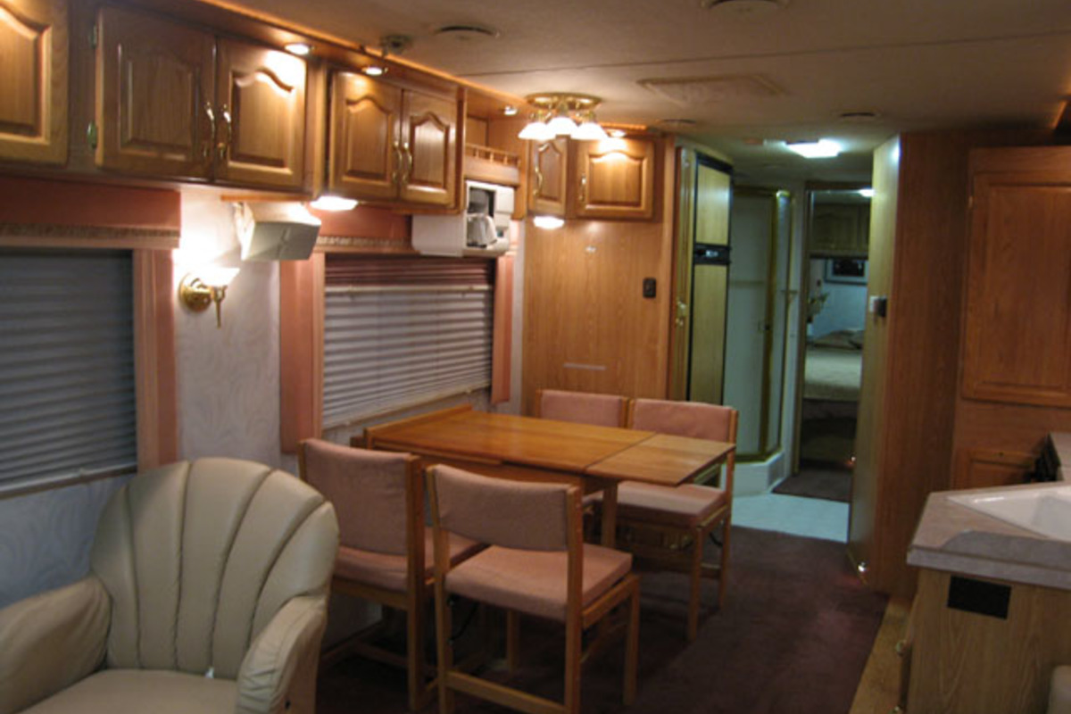 1998 Georgie Boy Cruise Master, 4