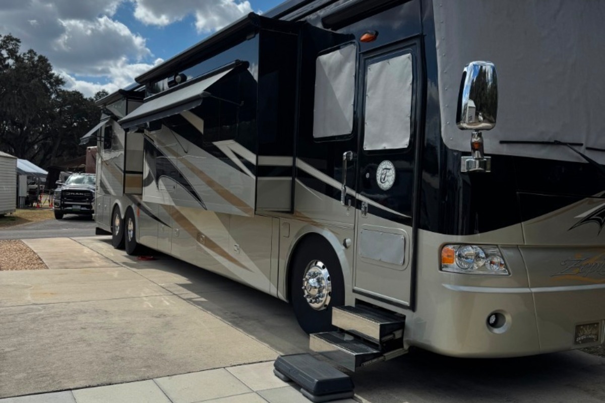 2011 Tiffin Zephyr 45QBZ, 0