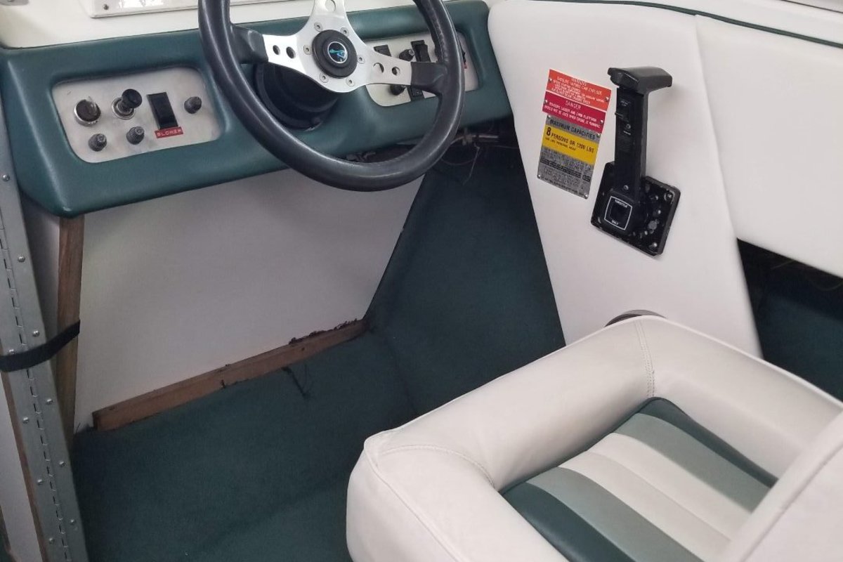 1989 Sea Ray Cuddie Cabin, 8