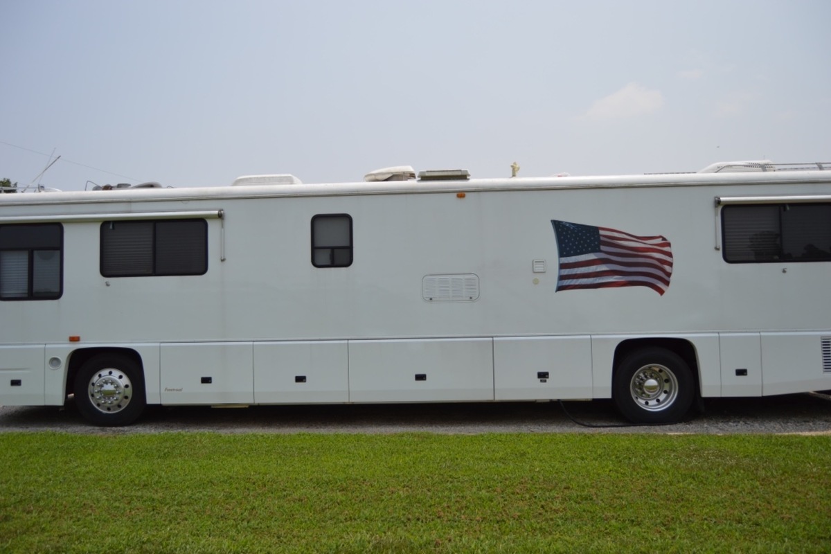1996 Foretravel U320, 1