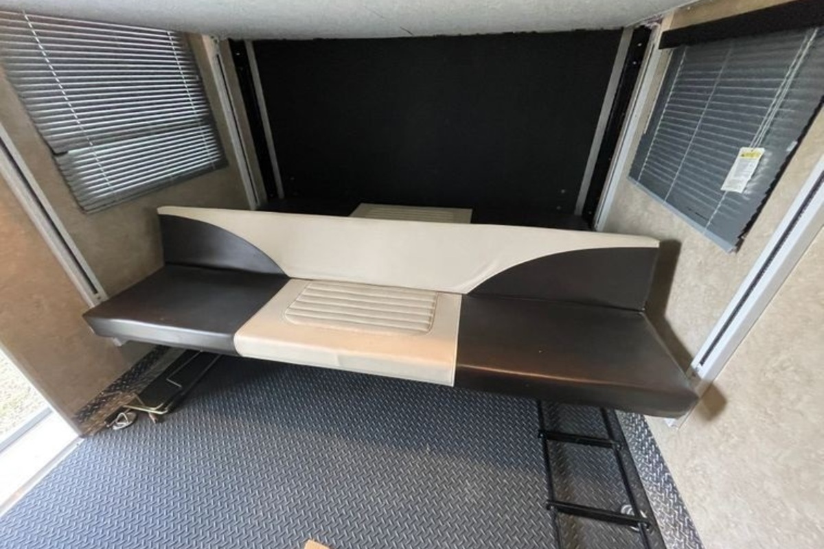 2010 Raptor 3912 toy hauler, 7