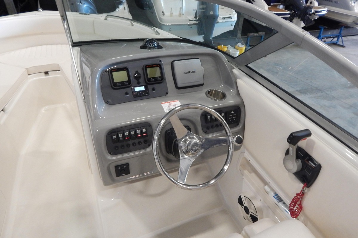 2010 Robalo R227 Dual Console, 19