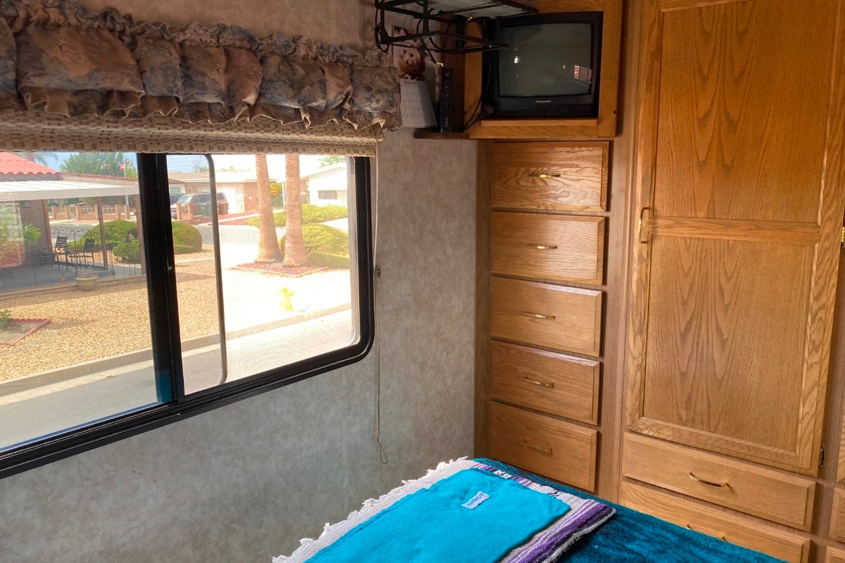 1997 Fleetwood Bounder, 19
