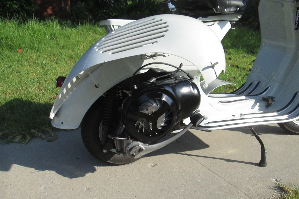 1955 Vespa 125 ACMA, 5