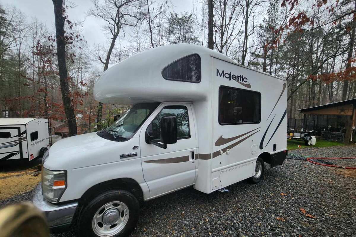 2012 Thor Majestic 19G, 1