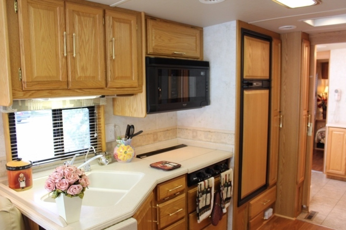 2005 Winnebago Journey 36G, 13